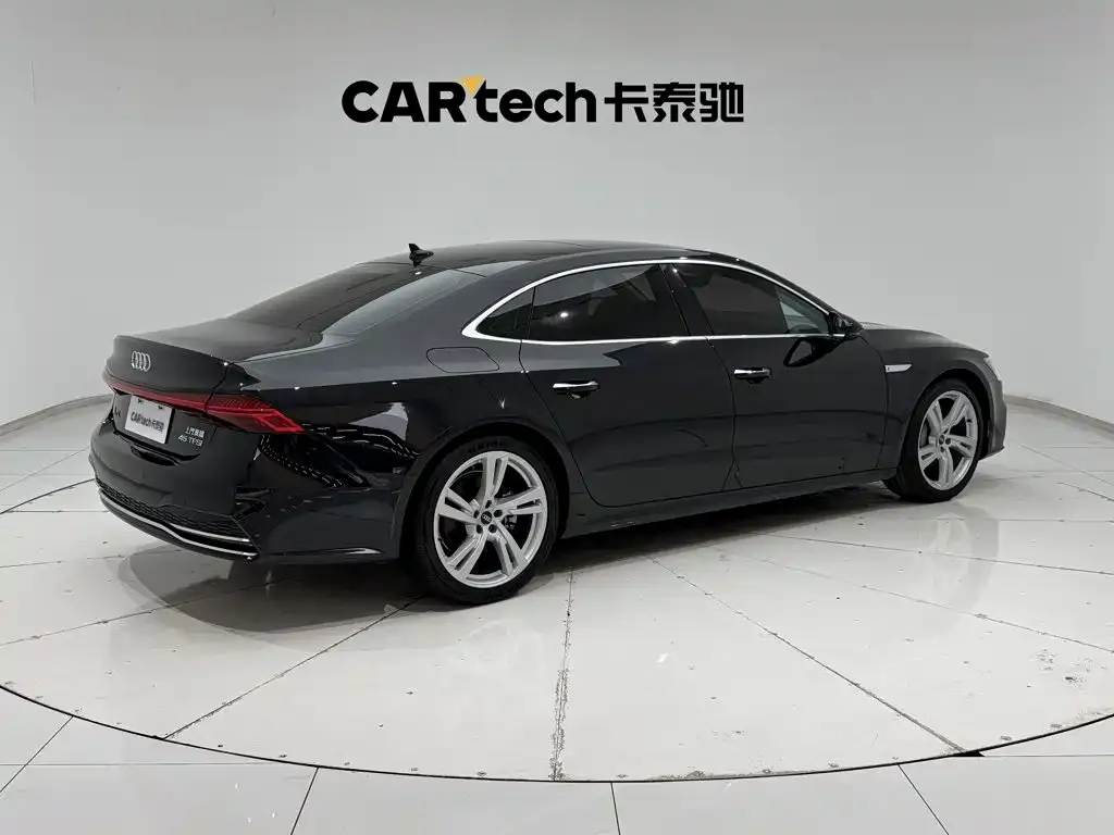 Audi A7L — фото 2