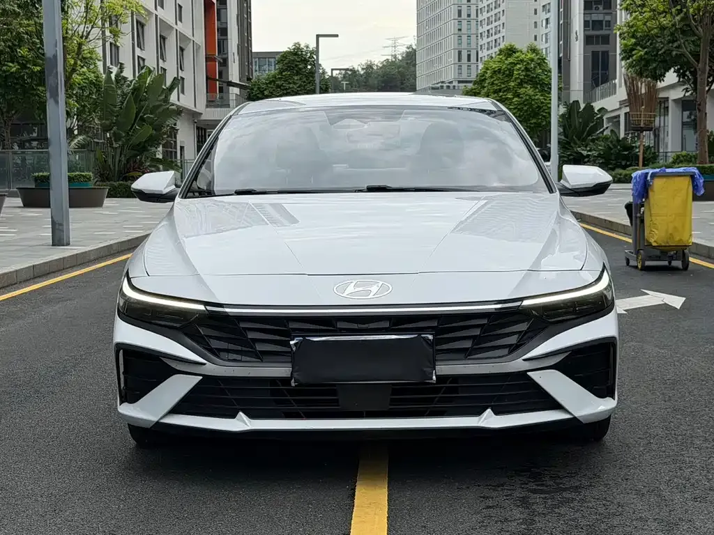 Hyundai Elantra — фото 8
