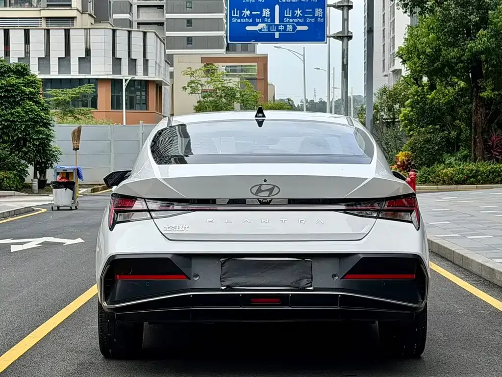 Hyundai Elantra — фото 7