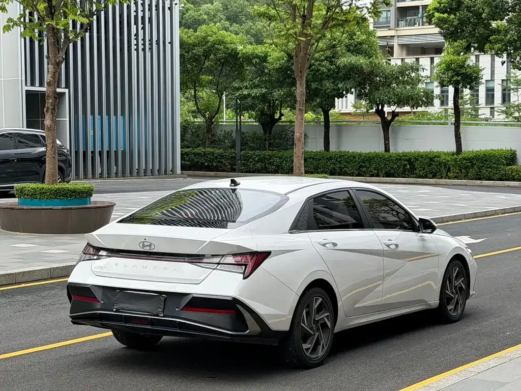 Hyundai Elantra — фото 9