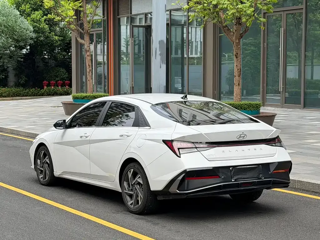 Hyundai Elantra — фото 6