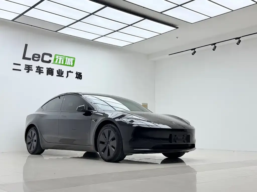 Tesla Model 3 — фото 4