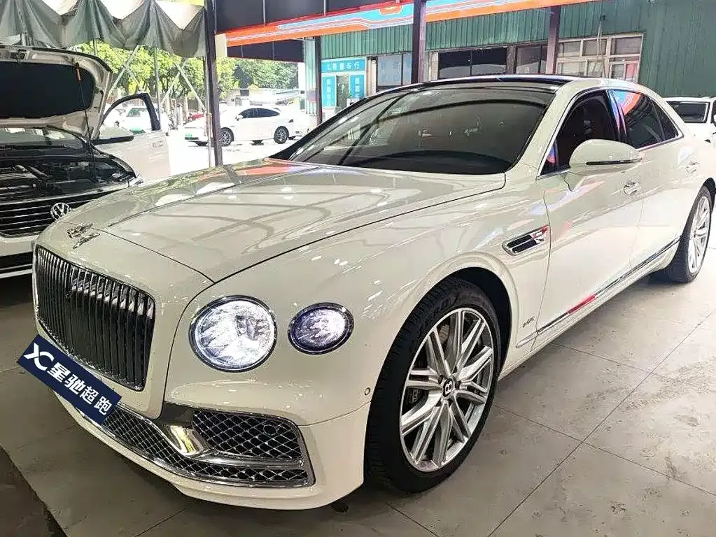 Bentley Flying Spur — фото 1