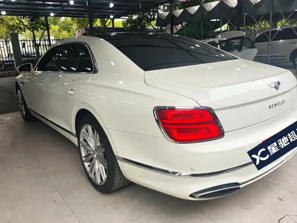 Bentley Flying Spur — фото 6