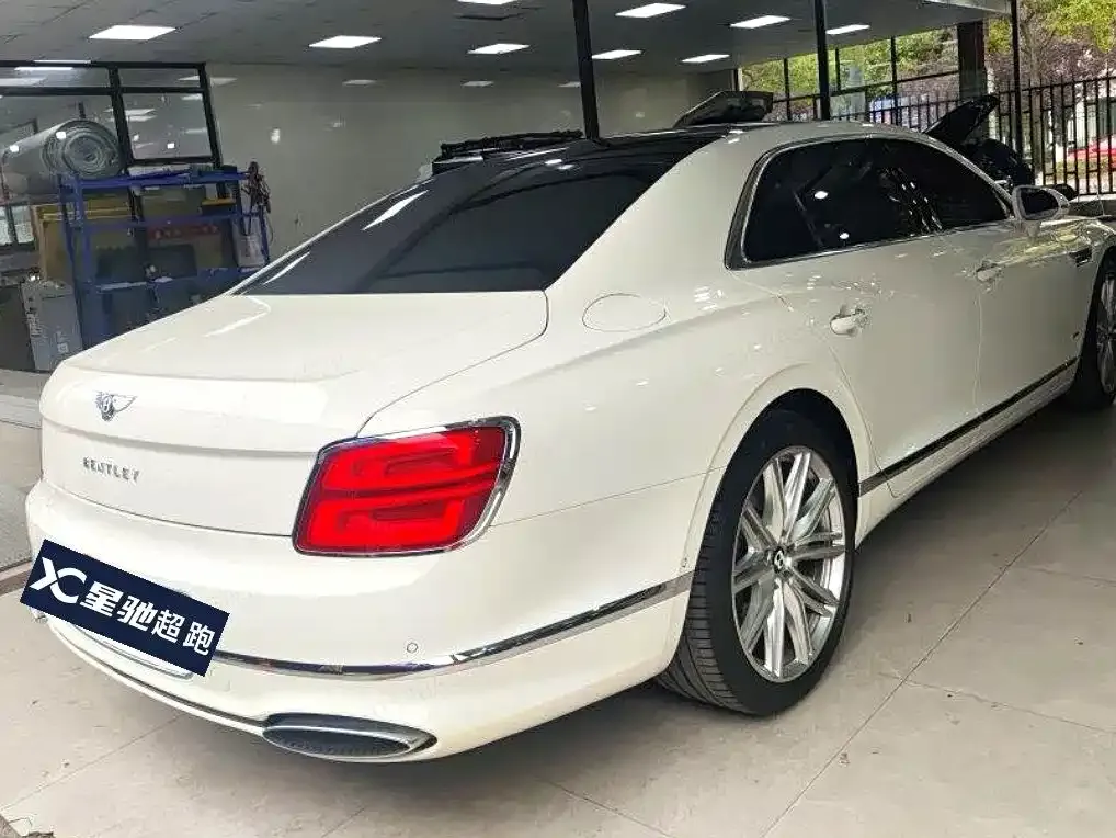 Bentley Flying Spur — фото 2