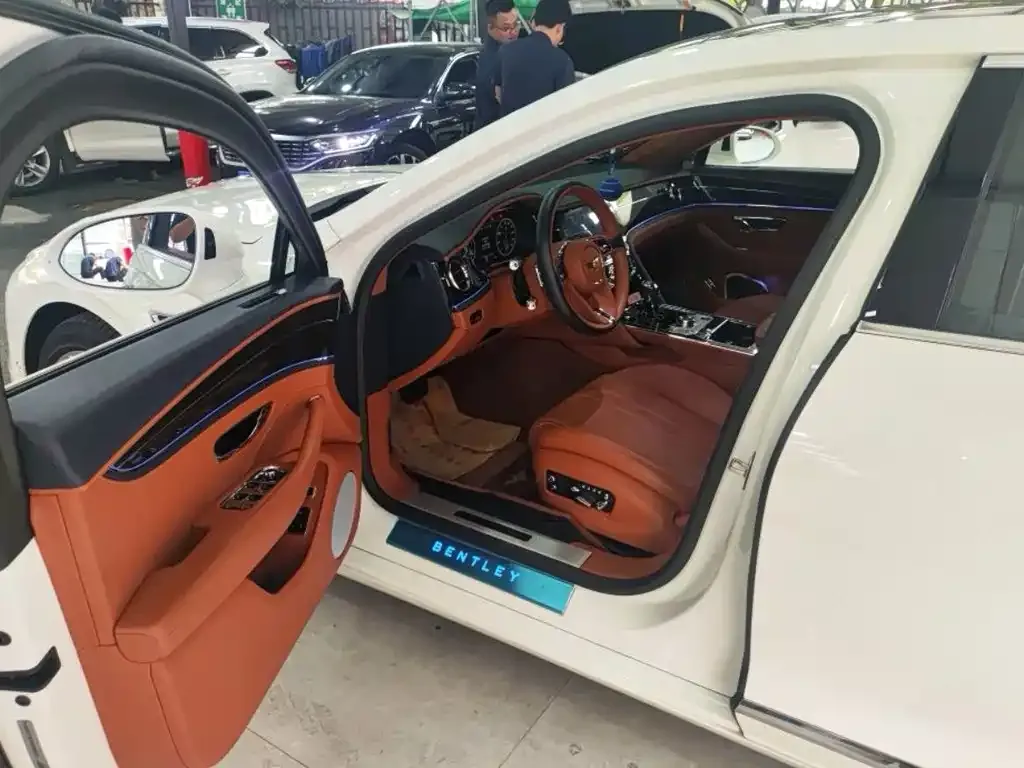 Bentley Flying Spur — фото 5