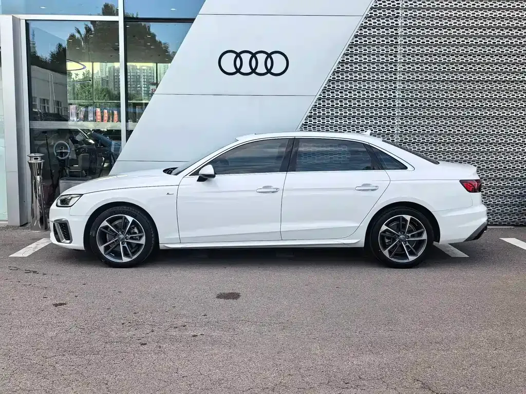 Audi A4L — фото 10