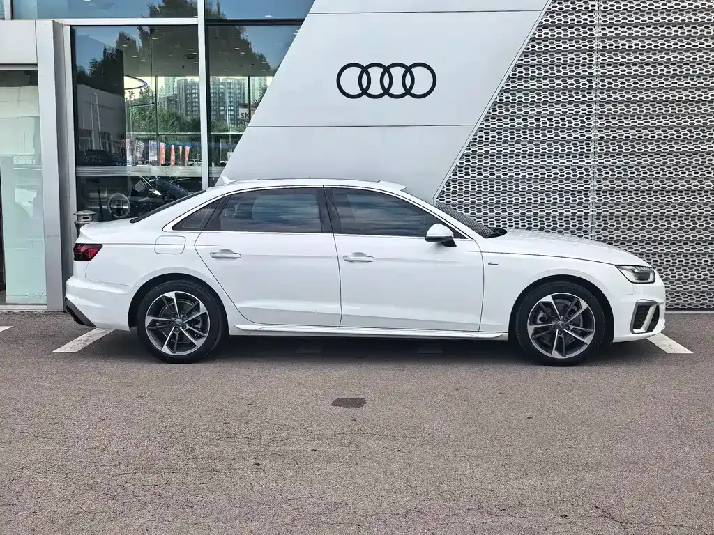 Audi A4L — фото 7