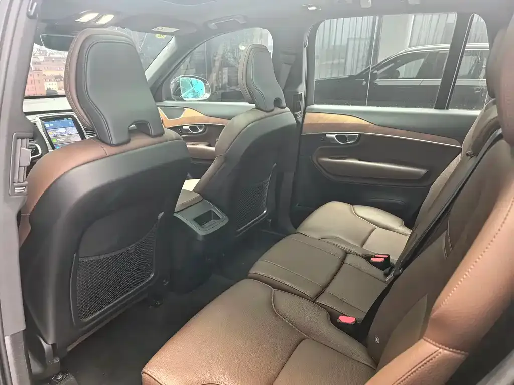 Volvo XC90 — фото 10