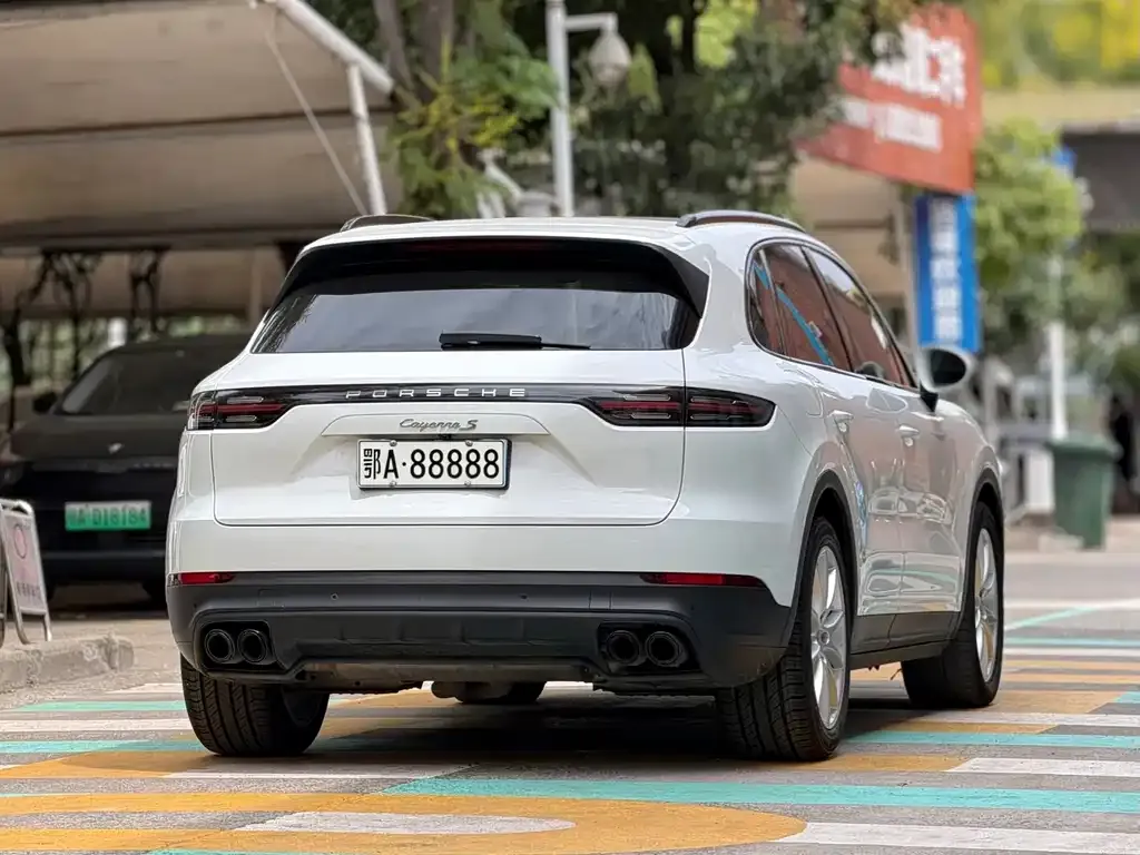 Porsche Cayenne — фото 10
