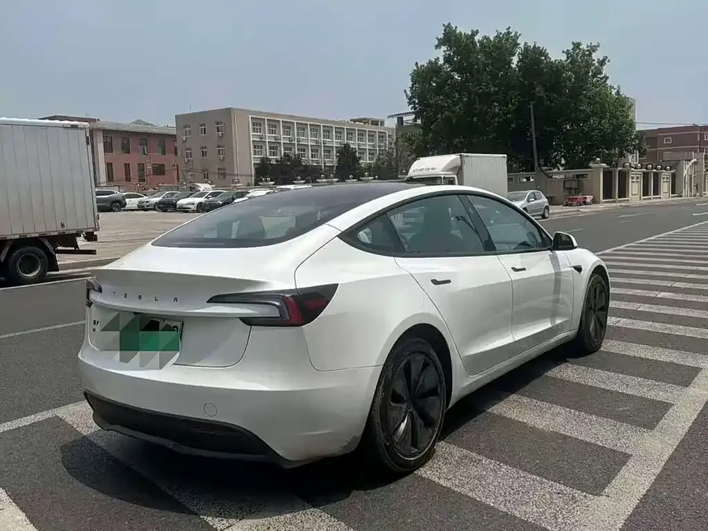 Tesla Model 3 — фото 6