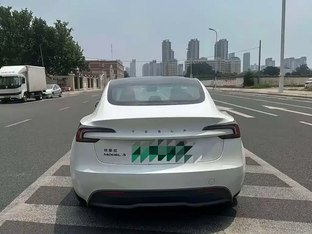 Tesla Model 3 — фото 2