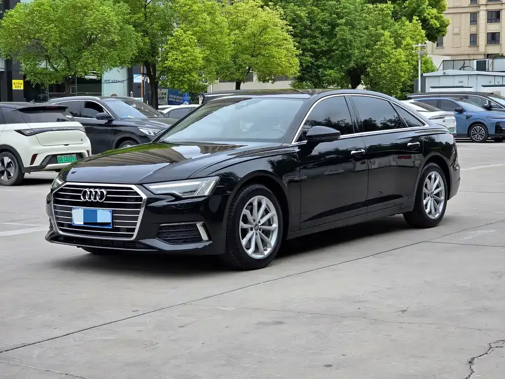 Audi A6L — фото 1