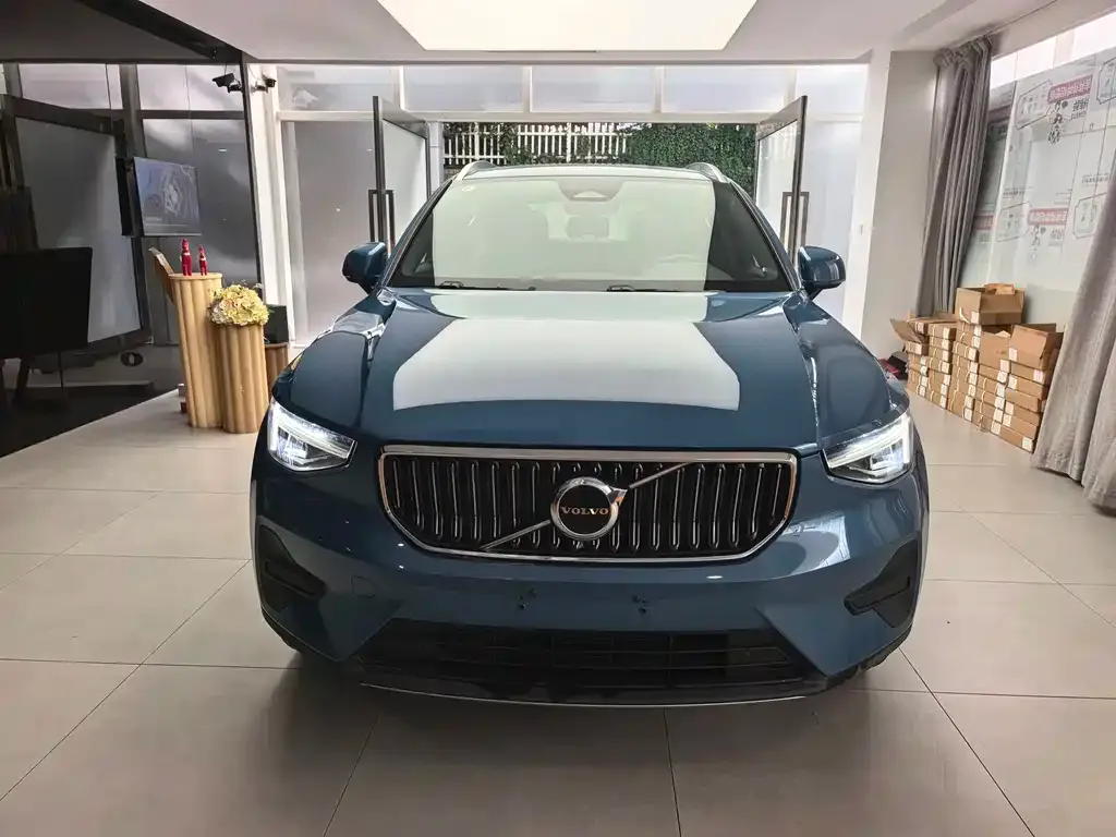 Volvo XC40 — фото 8