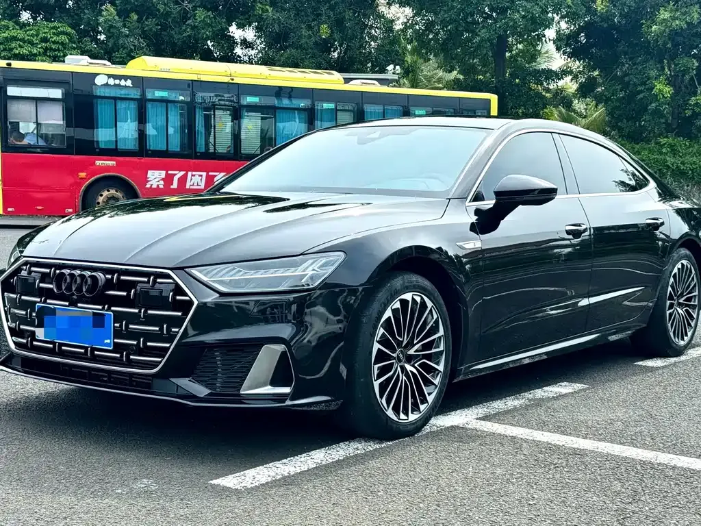 Audi A7L — фото 1