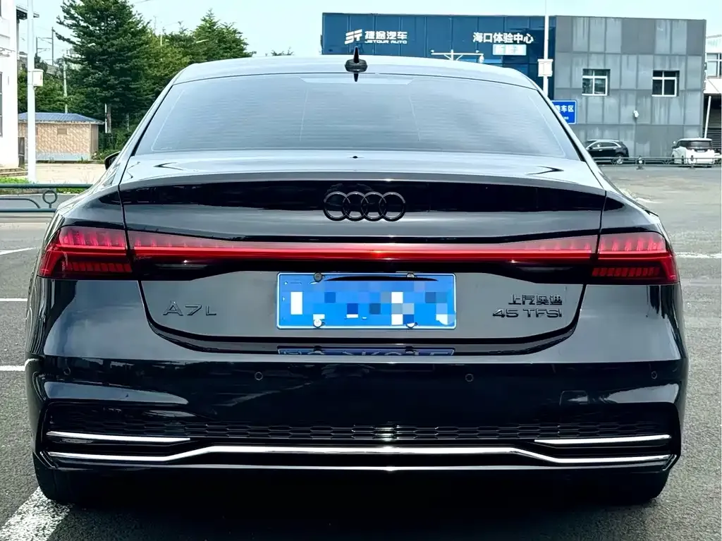 Audi A7L — фото 6
