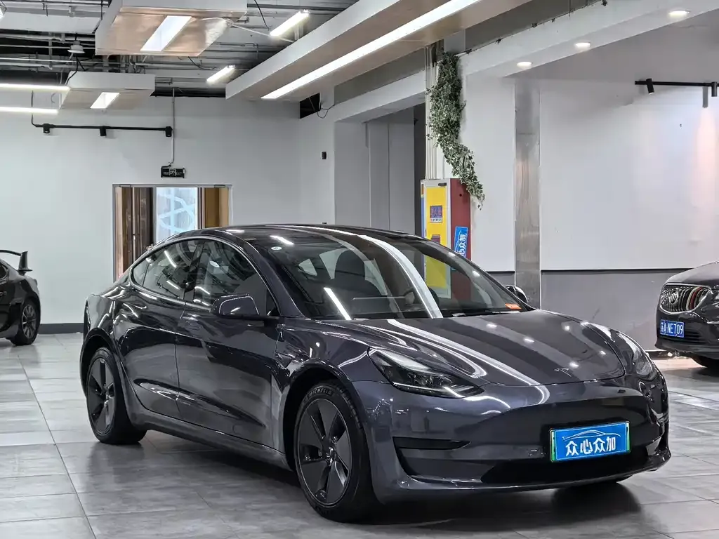 Tesla Model 3 — фото 10
