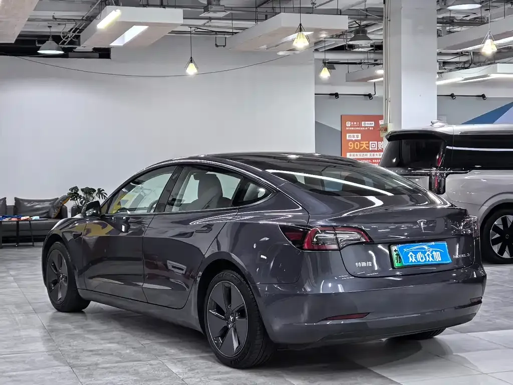 Tesla Model 3 — фото 7
