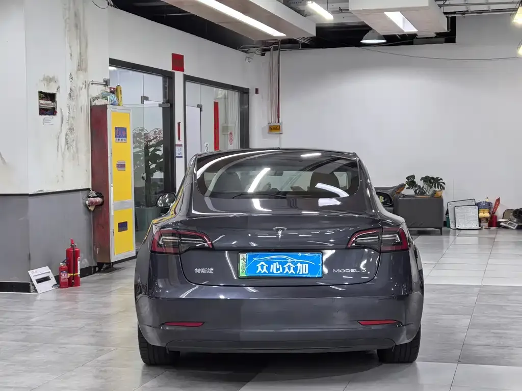 Tesla Model 3 — фото 2