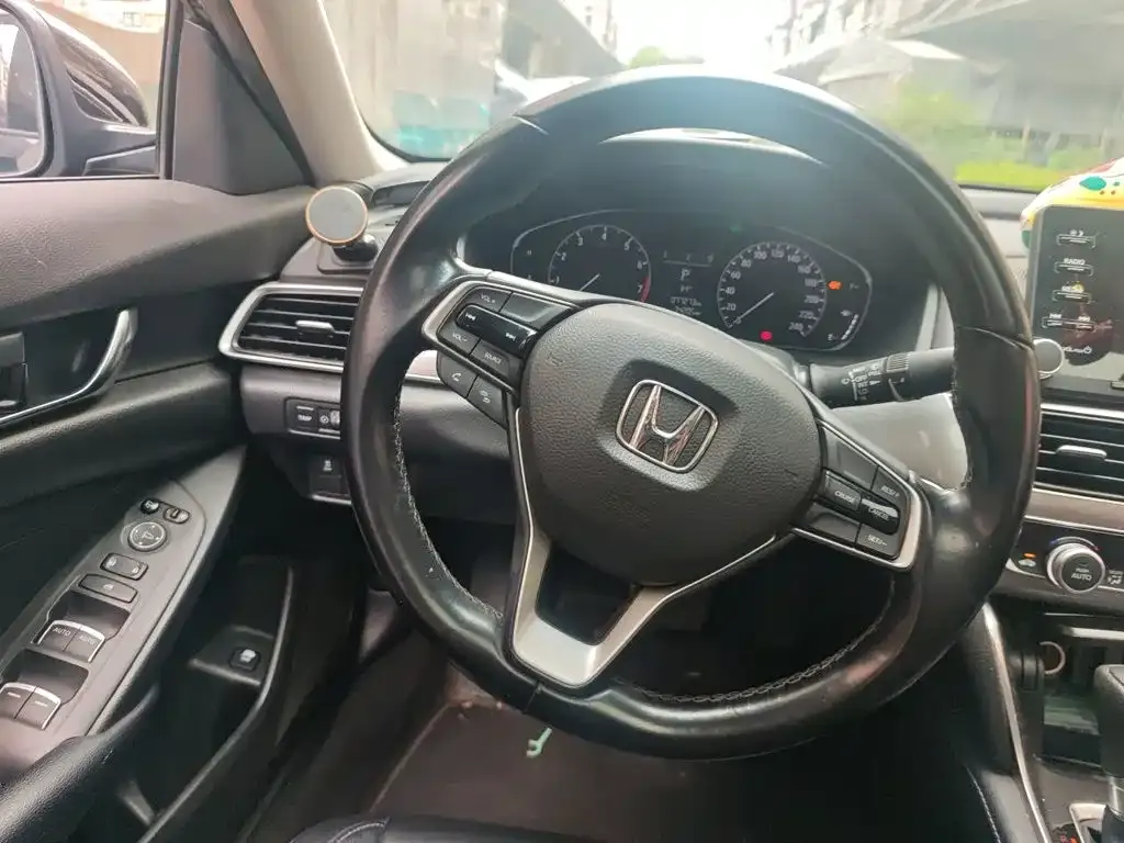 Honda Accord — фото 7