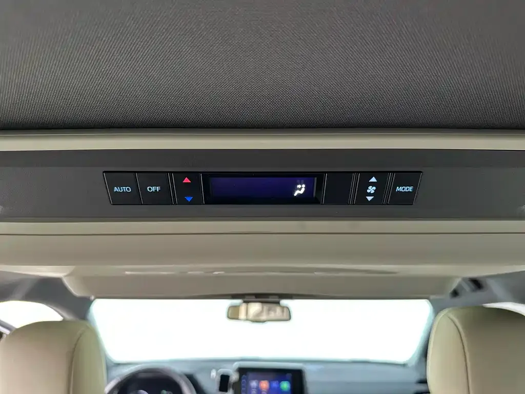 Toyota Sienna — фото 10