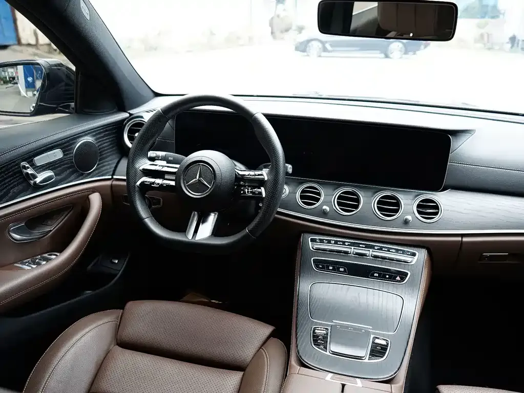 Mercedes-Benz E-Class — фото 8