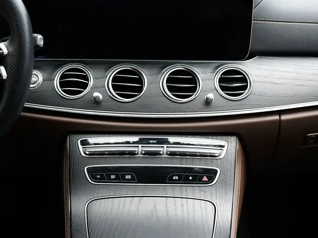 Mercedes-Benz E-Class — фото 4