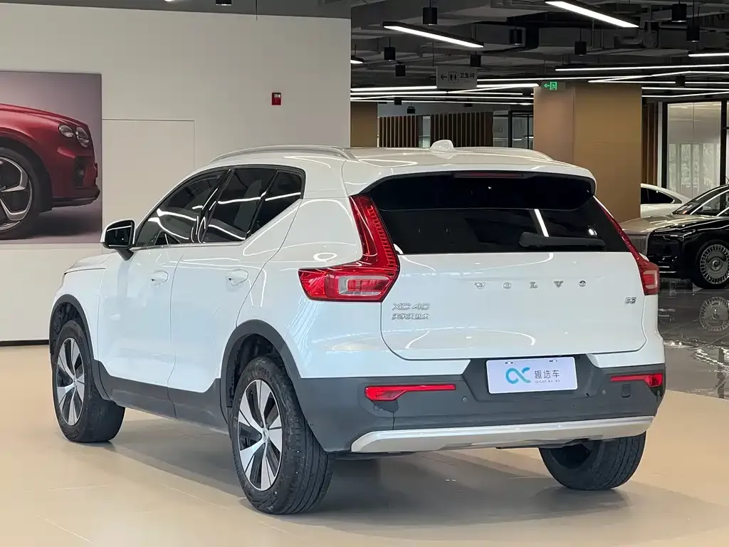 Volvo XC40 — фото 3