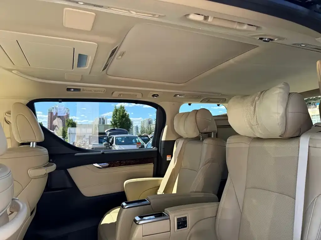 Toyota Alphard — фото 5