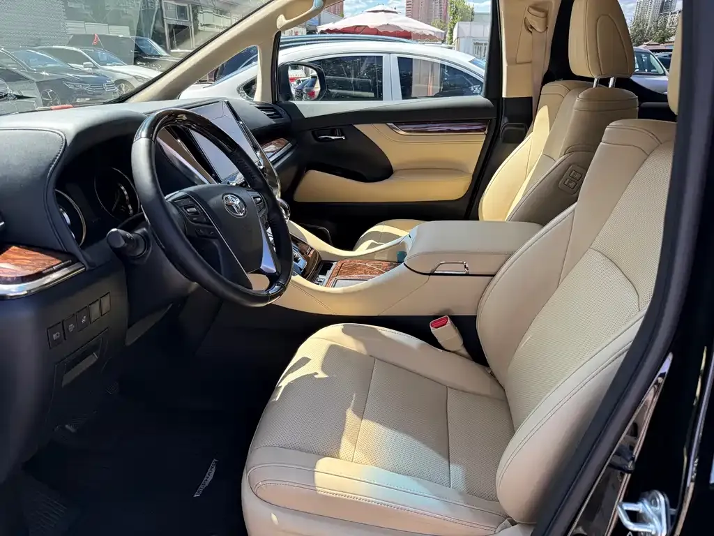 Toyota Alphard — фото 6