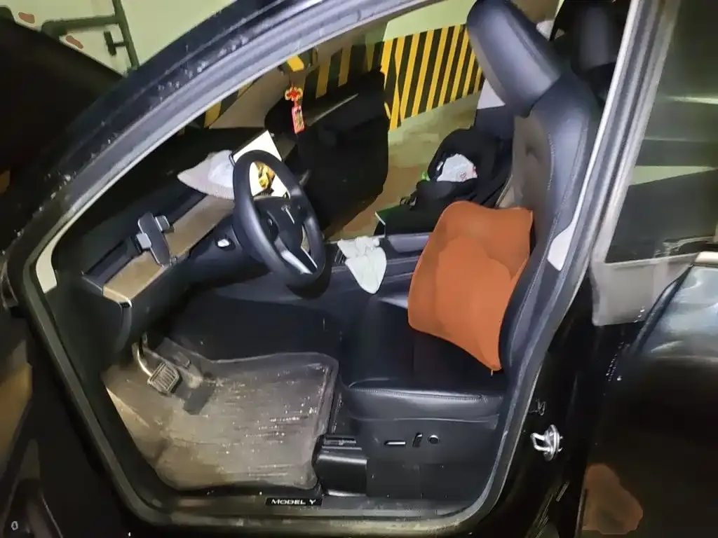 Tesla Model Y — фото 10