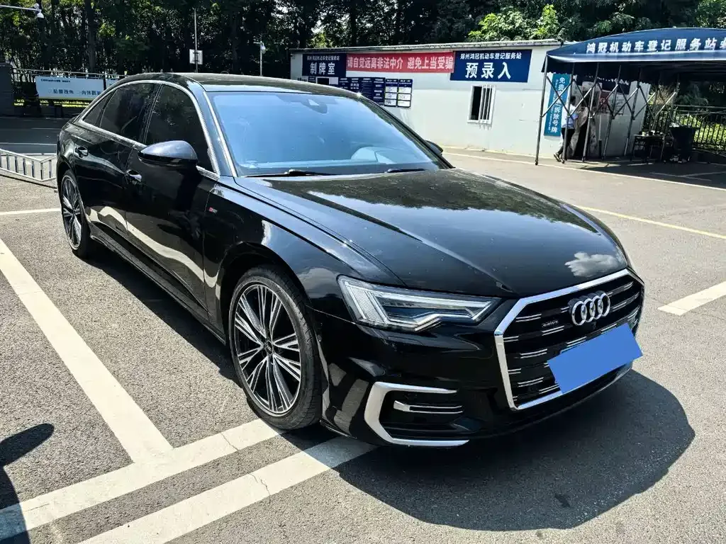 Audi A6L — фото 1