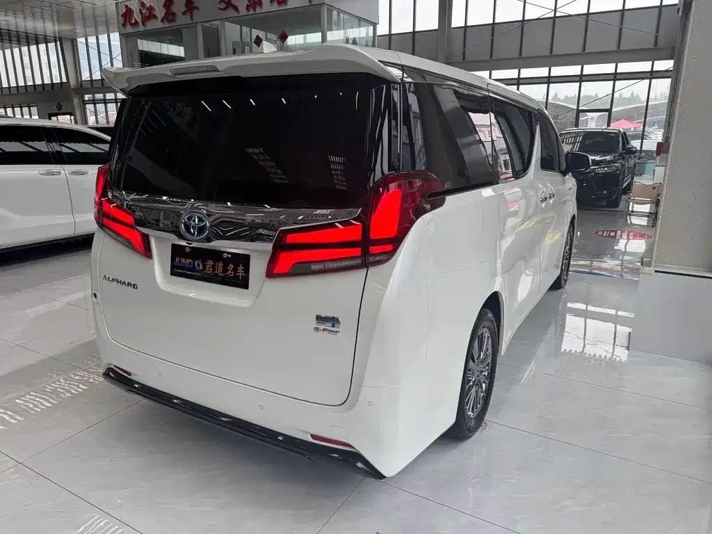 Toyota Alphard — фото 7