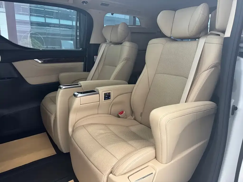 Toyota Alphard — фото 6