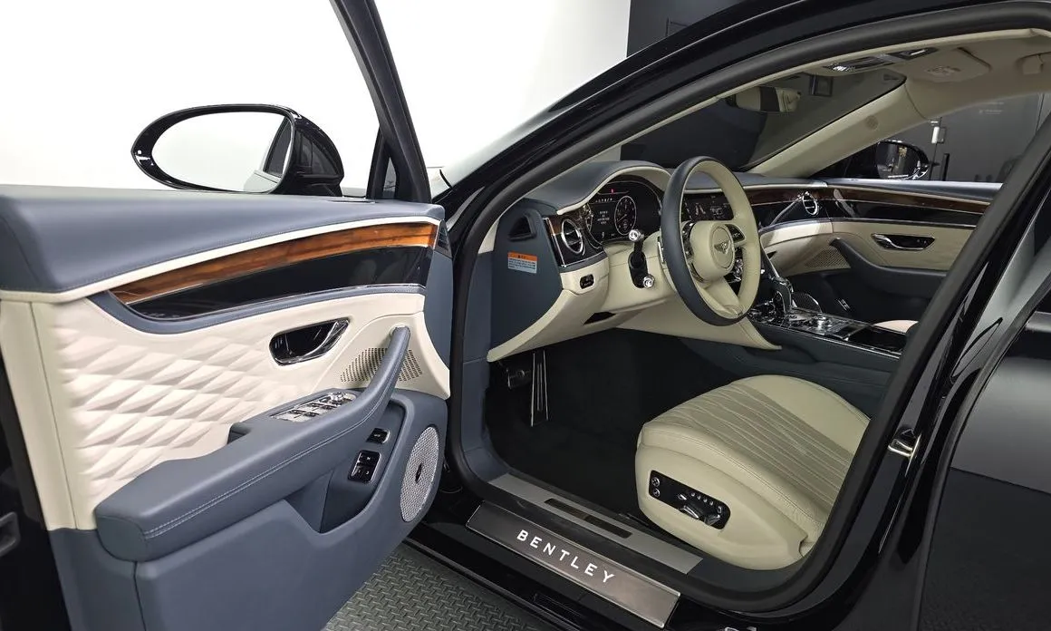 Bentley Flying Spur — фото 8