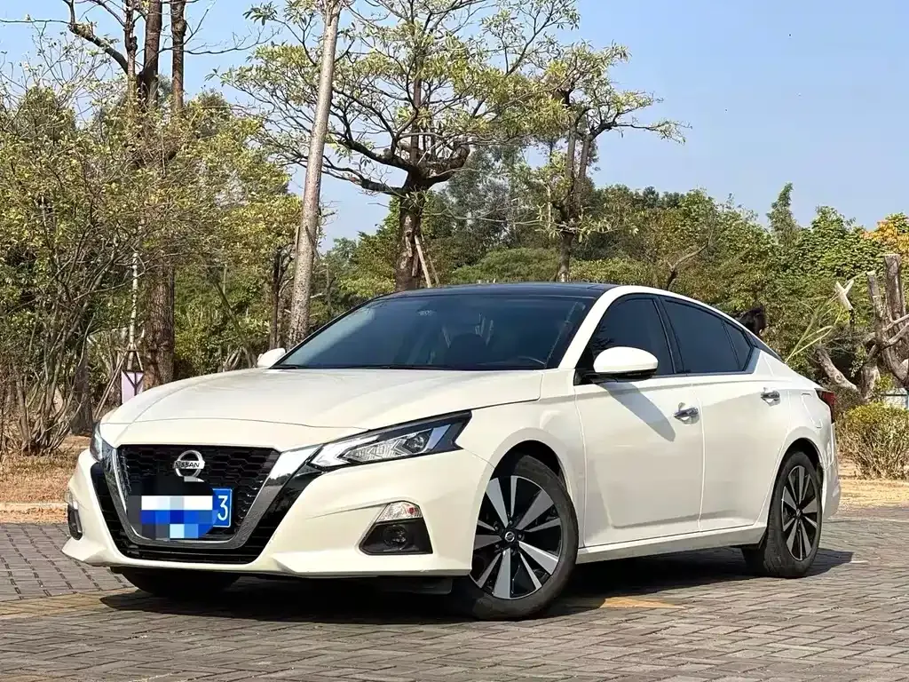 Nissan Teana — фото 1