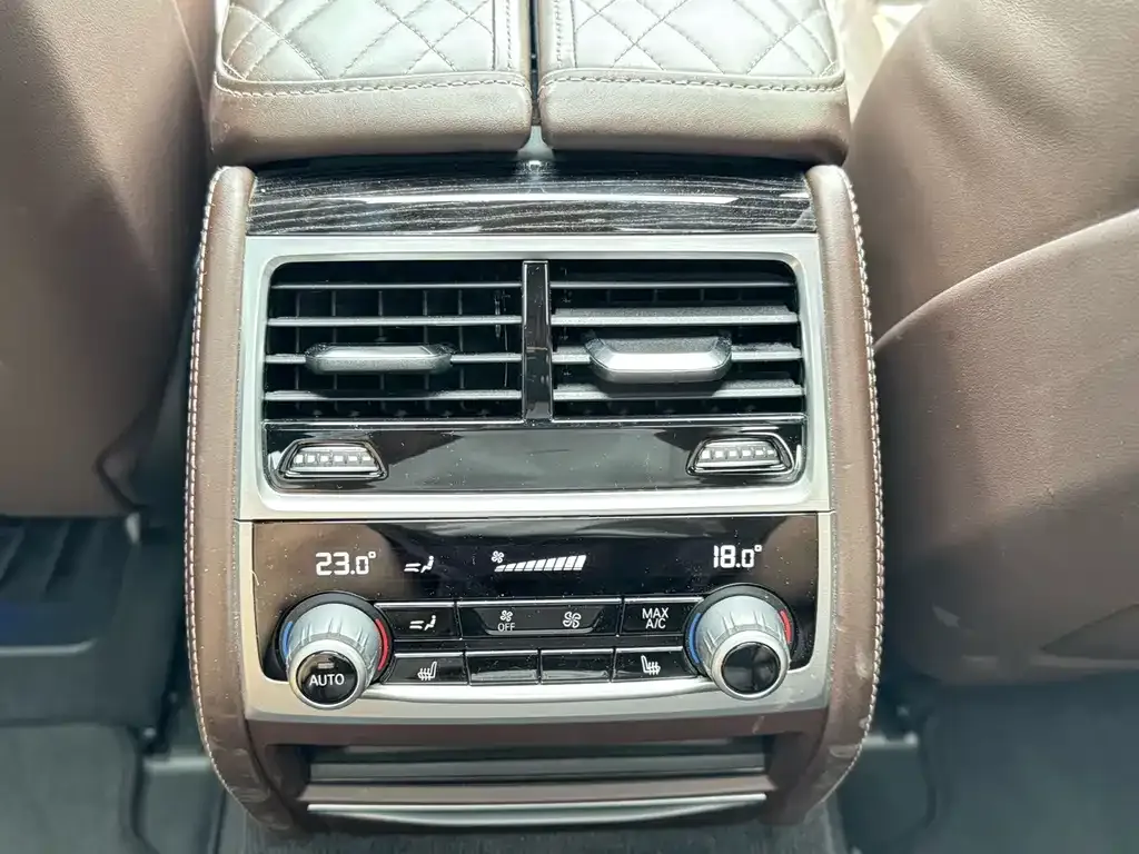 BMW 7 Series — фото 2