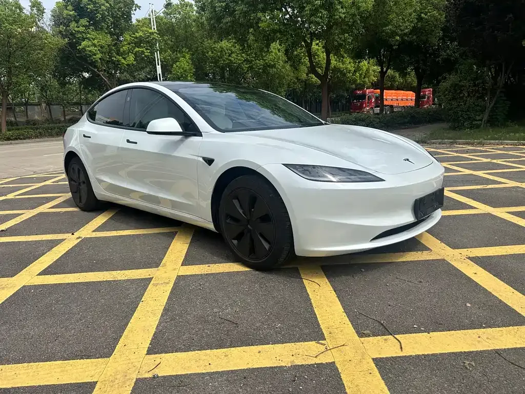 Tesla Model 3 — фото 9