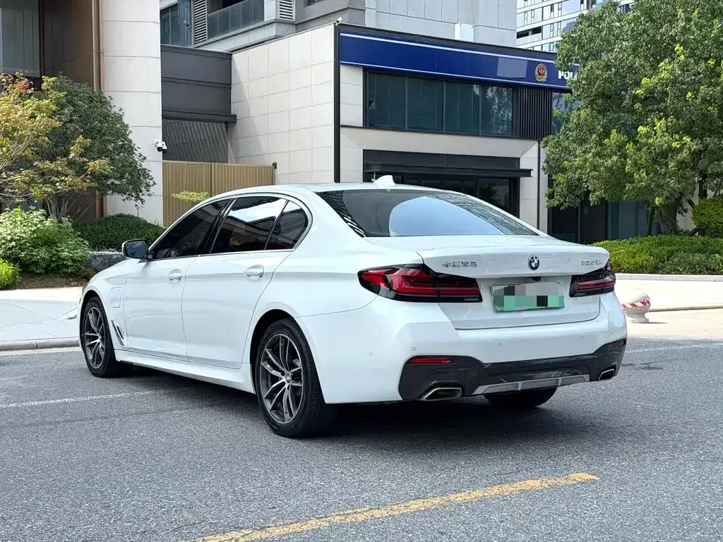 BMW 5 Series New Energy — фото 8