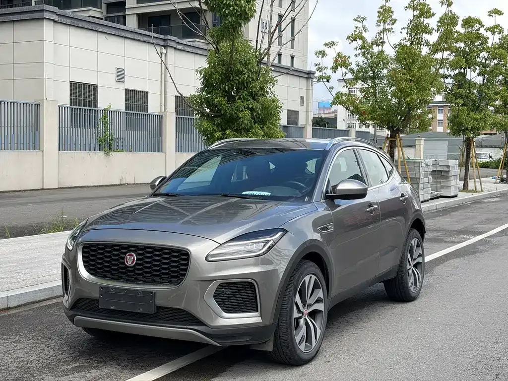 Jaguar E-PACE — фото 1