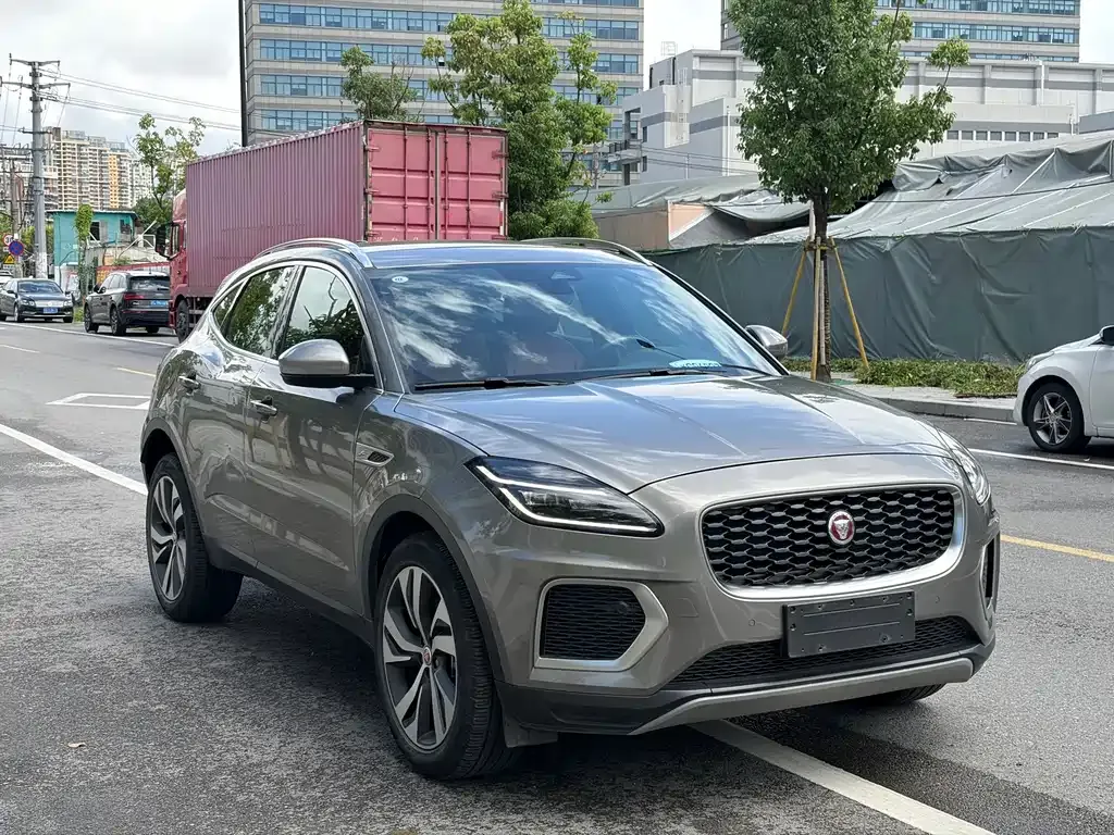 Jaguar E-PACE — фото 6