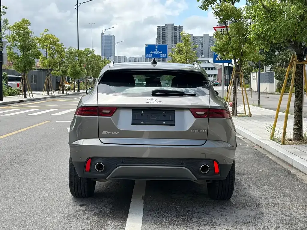 Jaguar E-PACE — фото 2