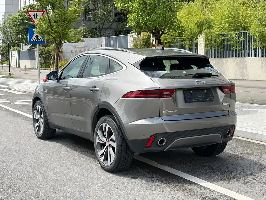 Jaguar E-PACE — фото 4