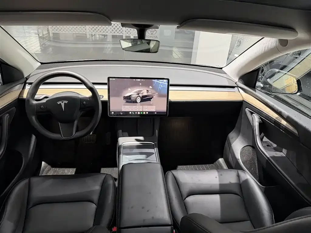 Tesla Model Y — фото 9