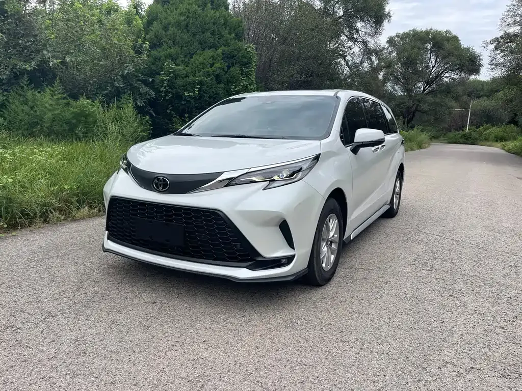 Toyota Granvia — фото 1