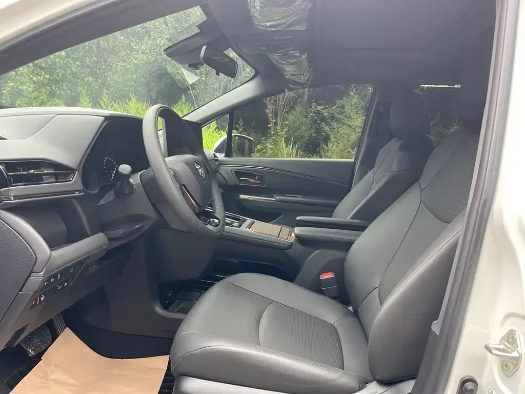 Toyota Granvia — фото 8