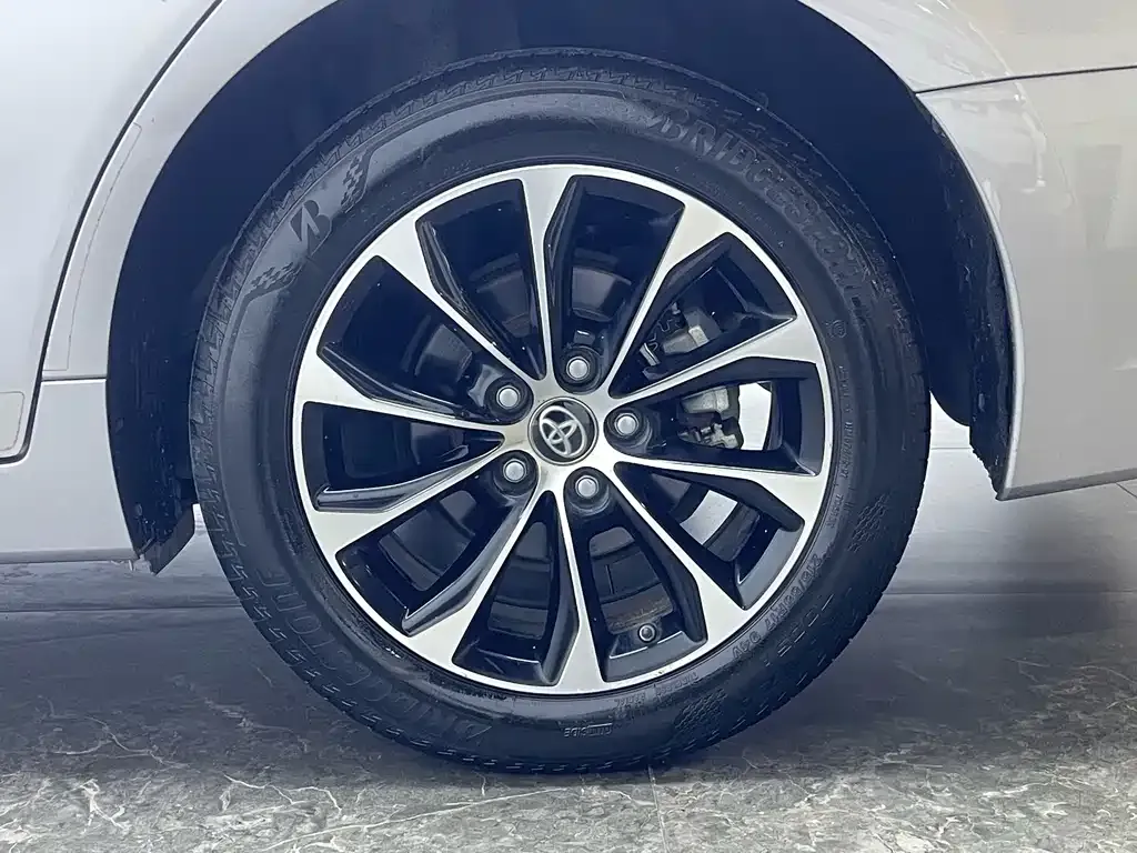 Toyota Avalon — фото 10