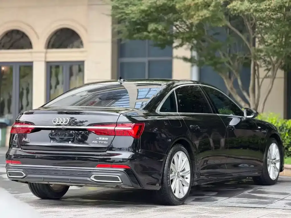 Audi A6L — фото 10