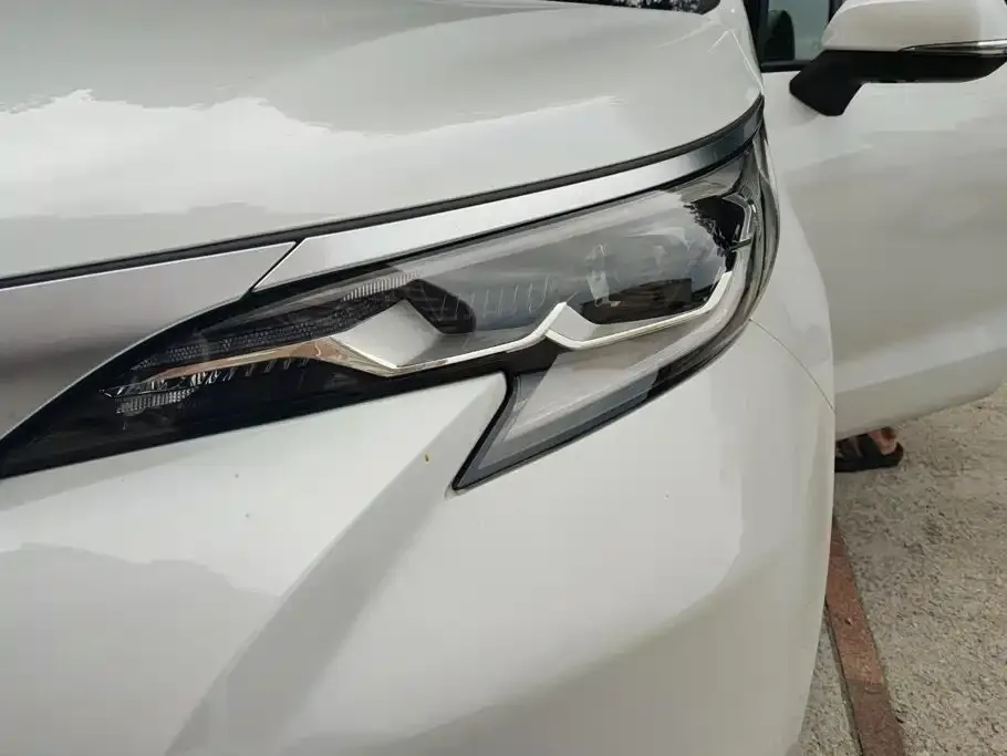 Toyota Sienna — фото 2