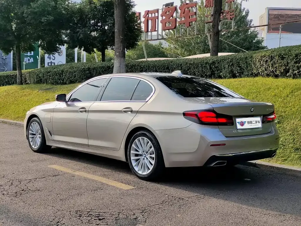 BMW 5 Series New Energy — фото 9